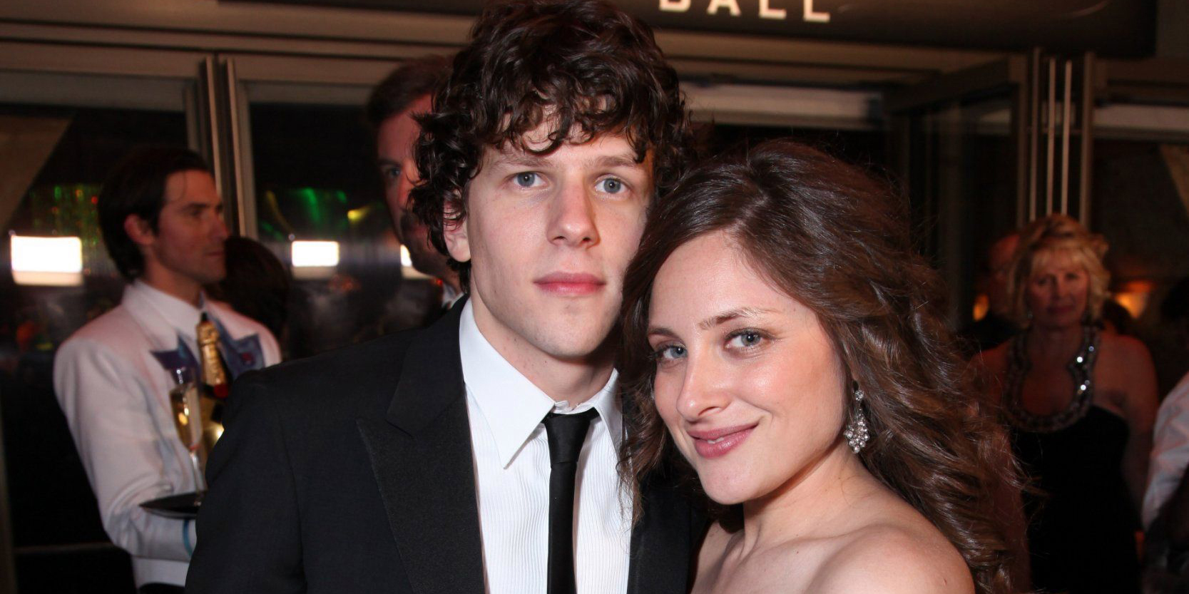 who is jesse eisenberg dating)